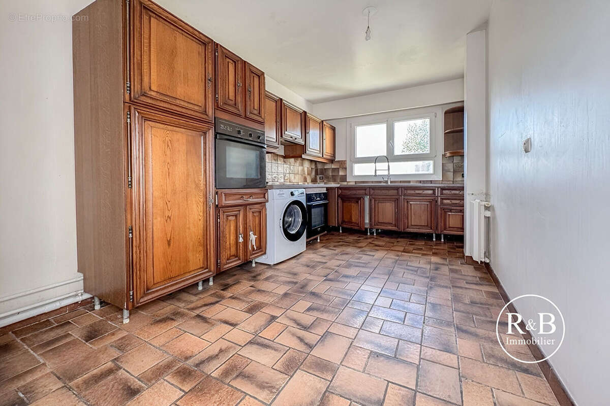 Appartement à LES CLAYES-SOUS-BOIS