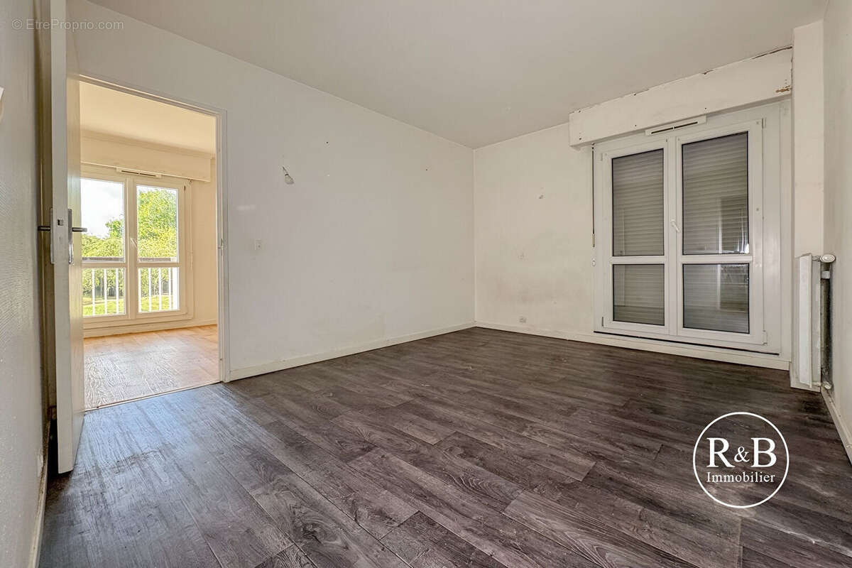 Appartement à LES CLAYES-SOUS-BOIS