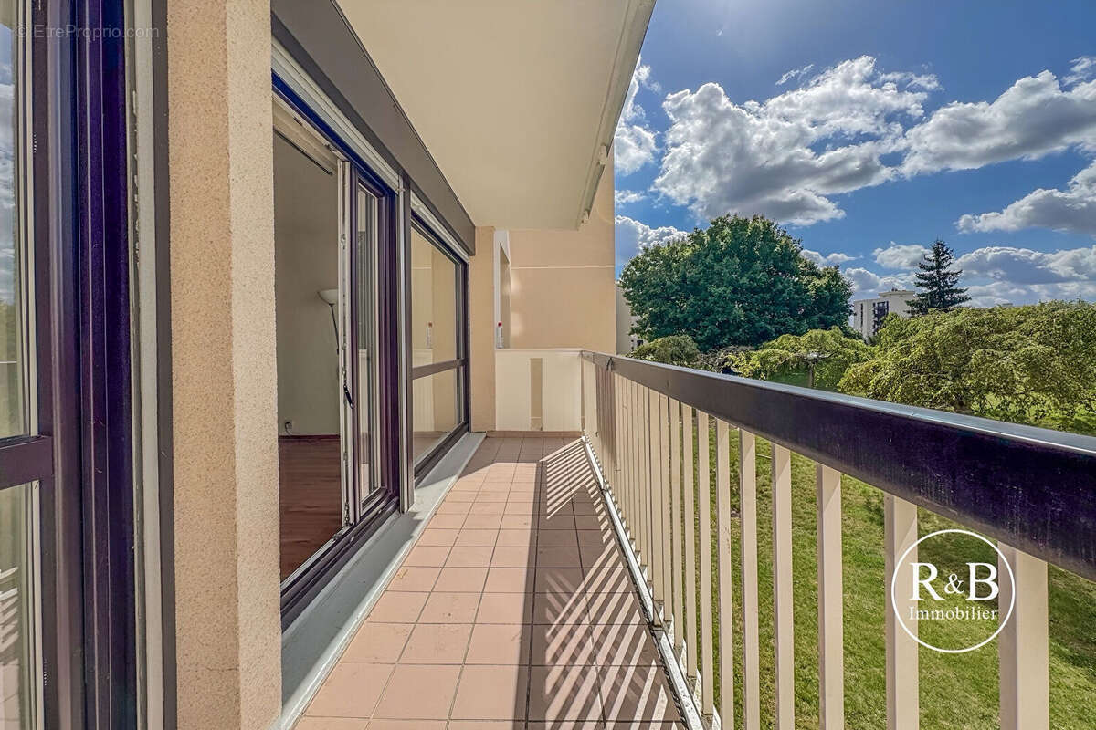 Appartement à LES CLAYES-SOUS-BOIS