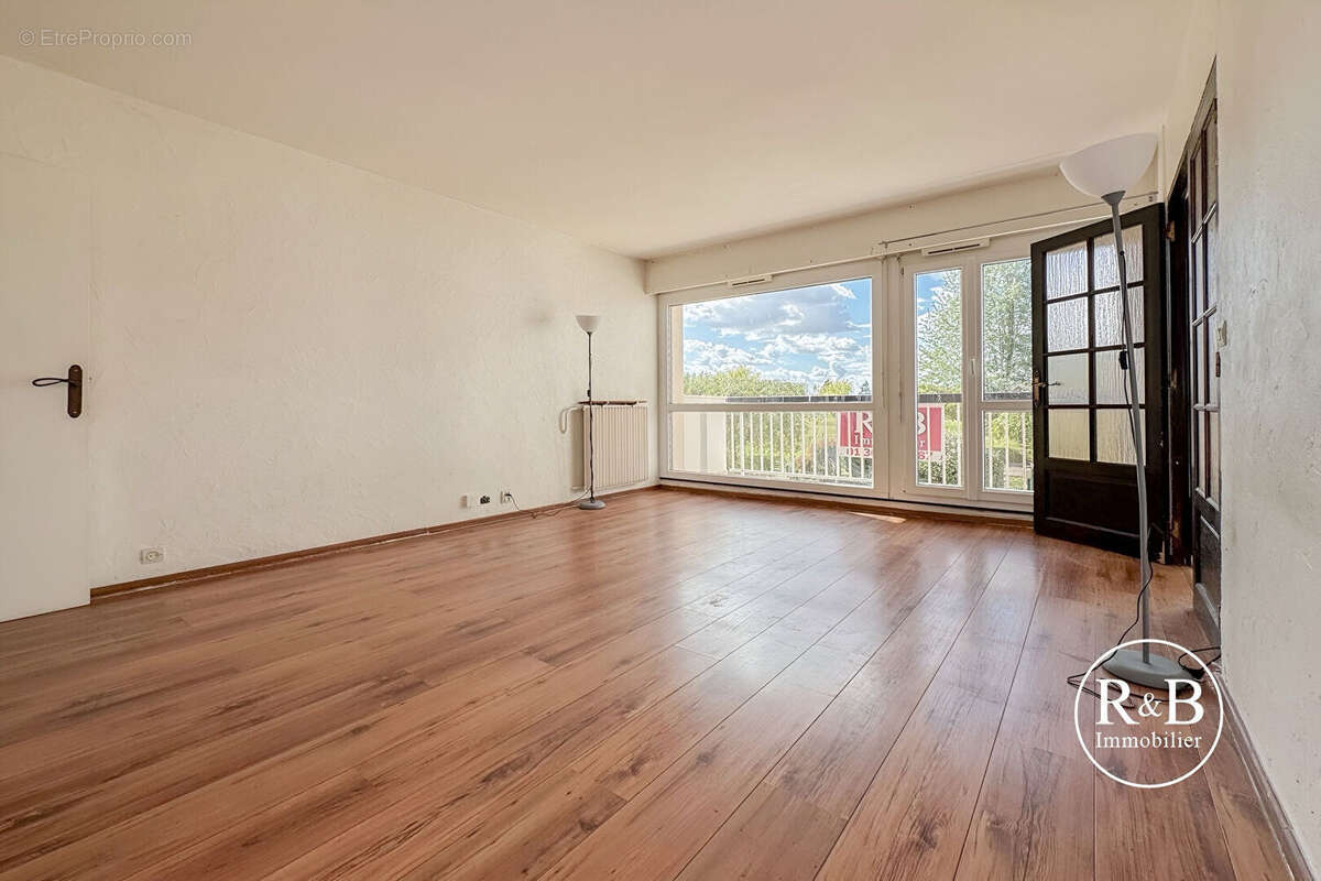 Appartement à LES CLAYES-SOUS-BOIS