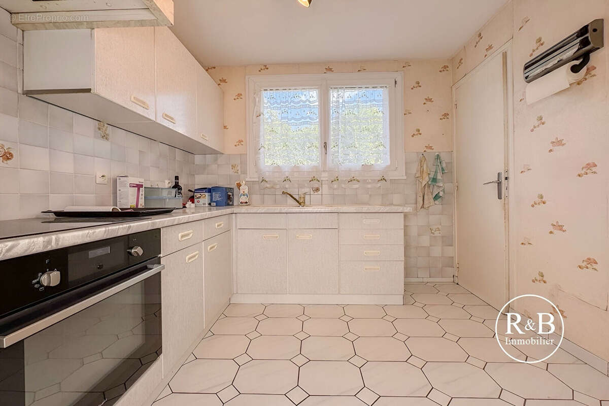Appartement à LES CLAYES-SOUS-BOIS