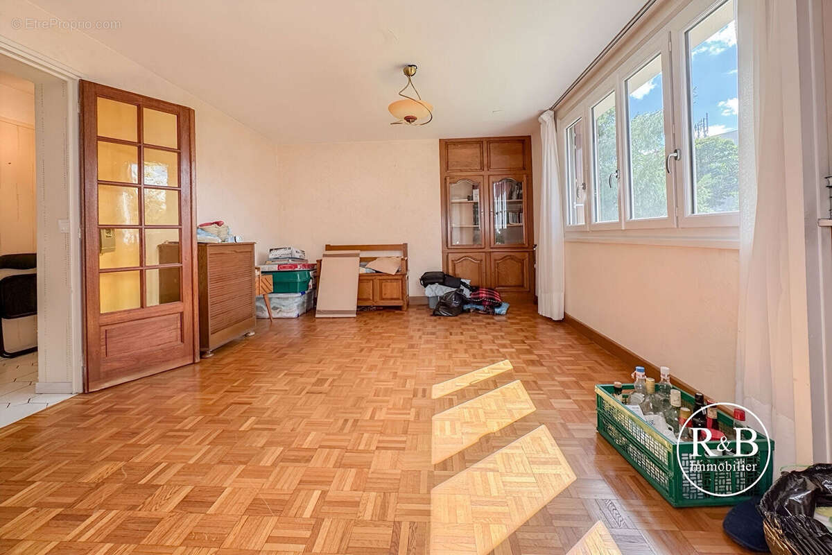 Appartement à LES CLAYES-SOUS-BOIS