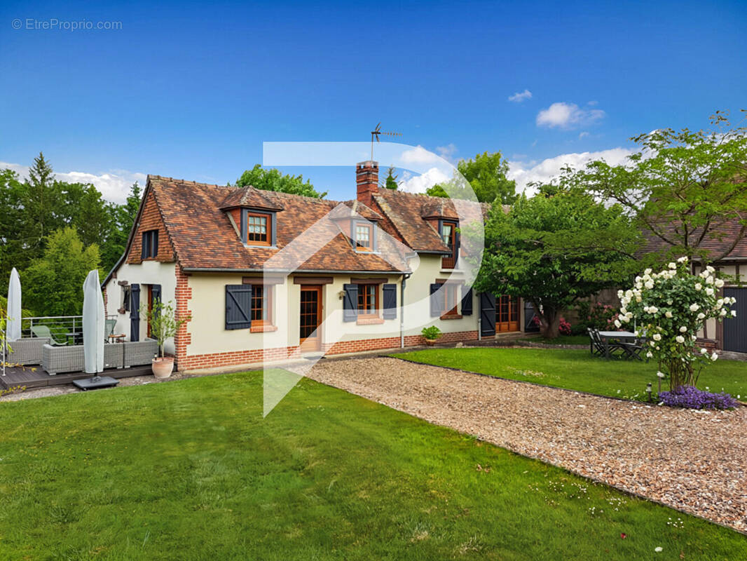 Maison à CREVECOEUR-LE-GRAND