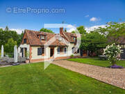 Maison à CREVECOEUR-LE-GRAND