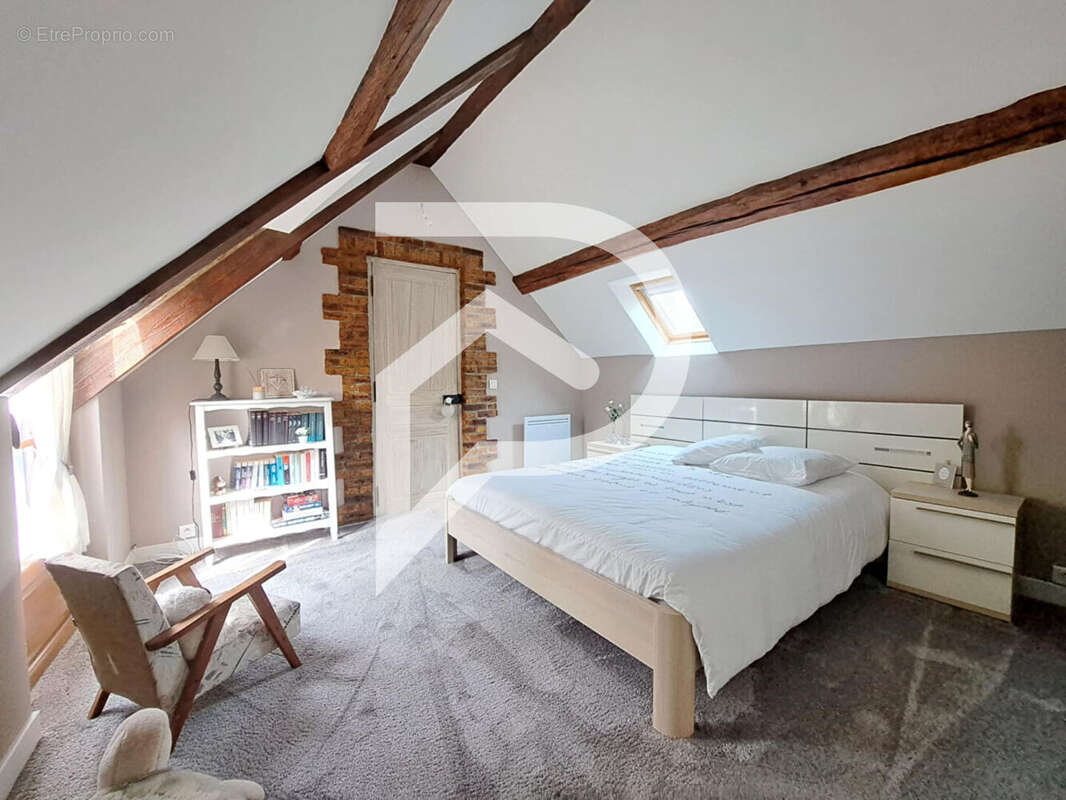 Maison à CREVECOEUR-LE-GRAND