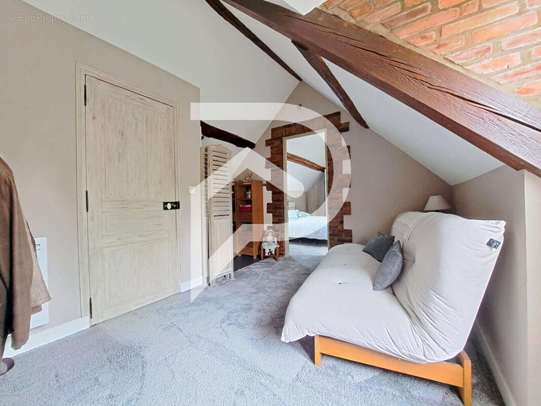 Maison à CREVECOEUR-LE-GRAND