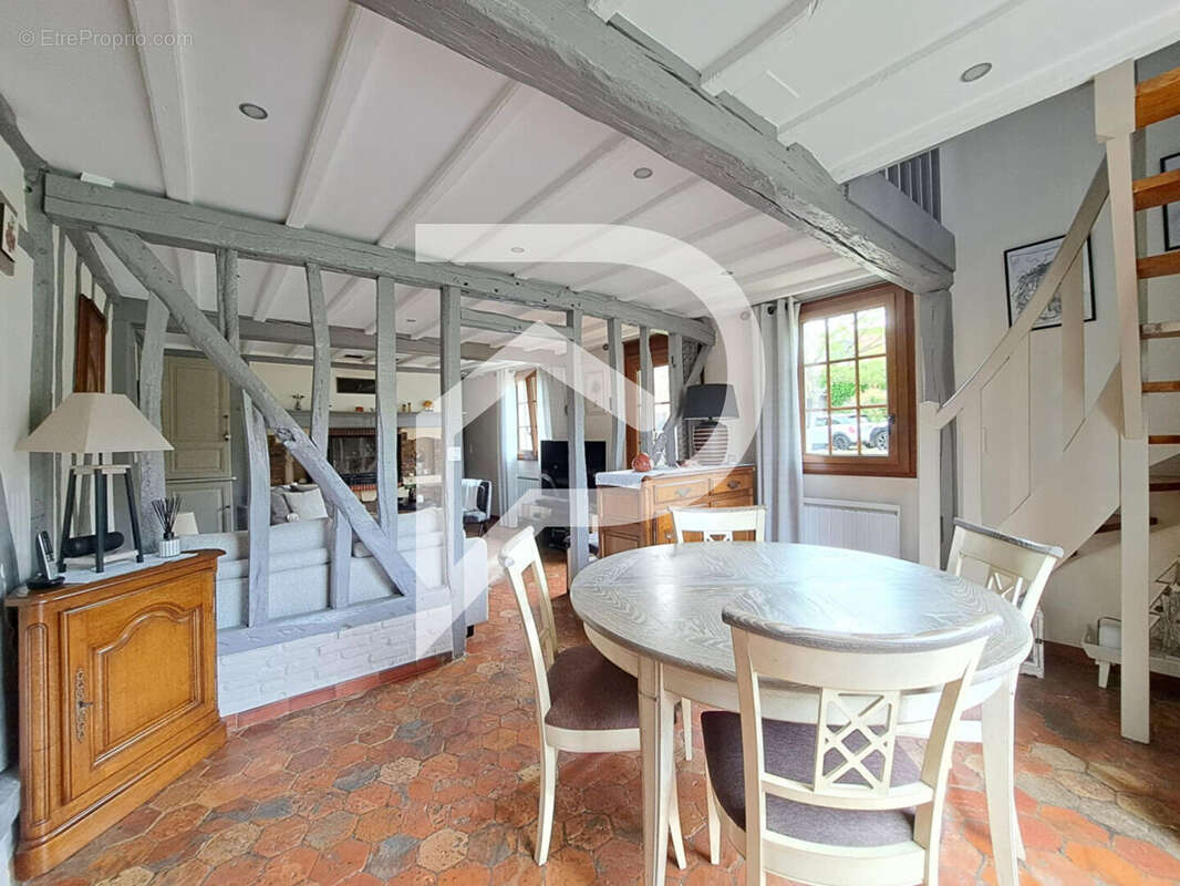 Maison à CREVECOEUR-LE-GRAND