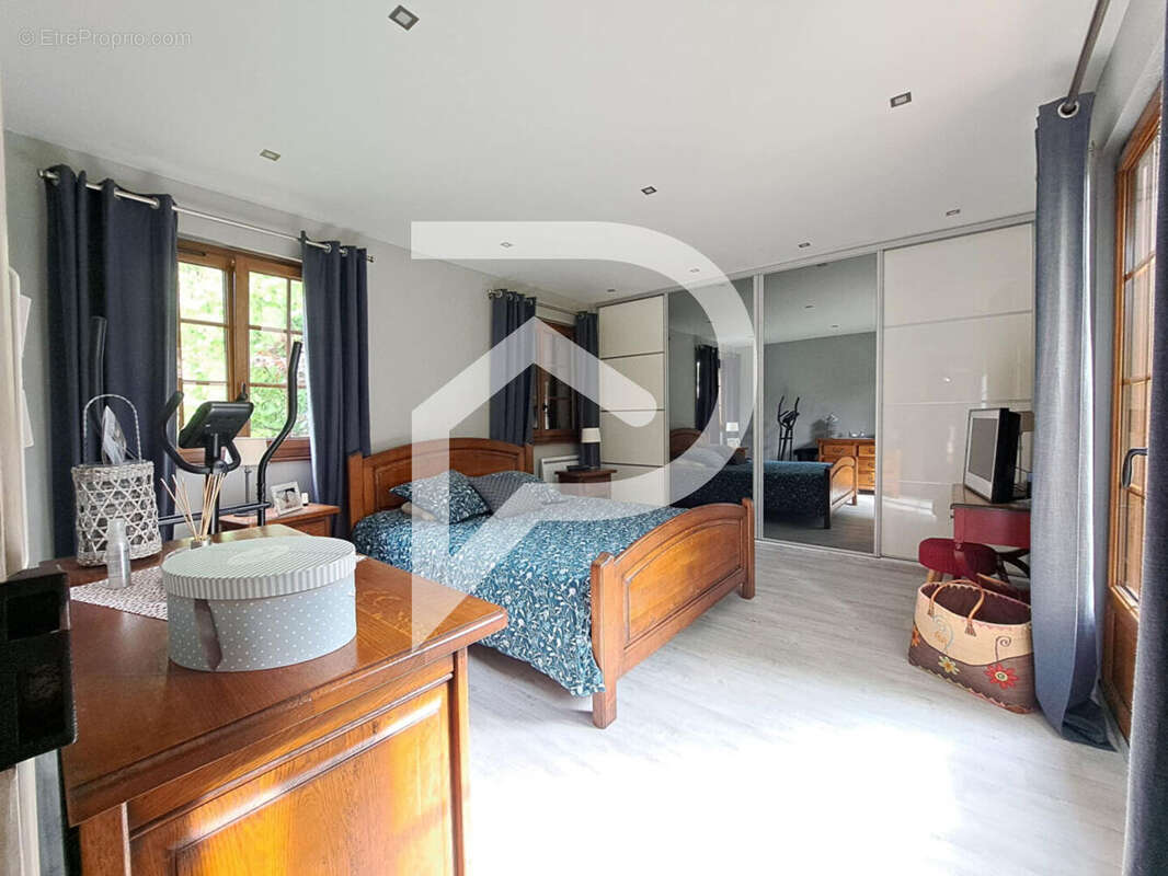 Maison à CREVECOEUR-LE-GRAND