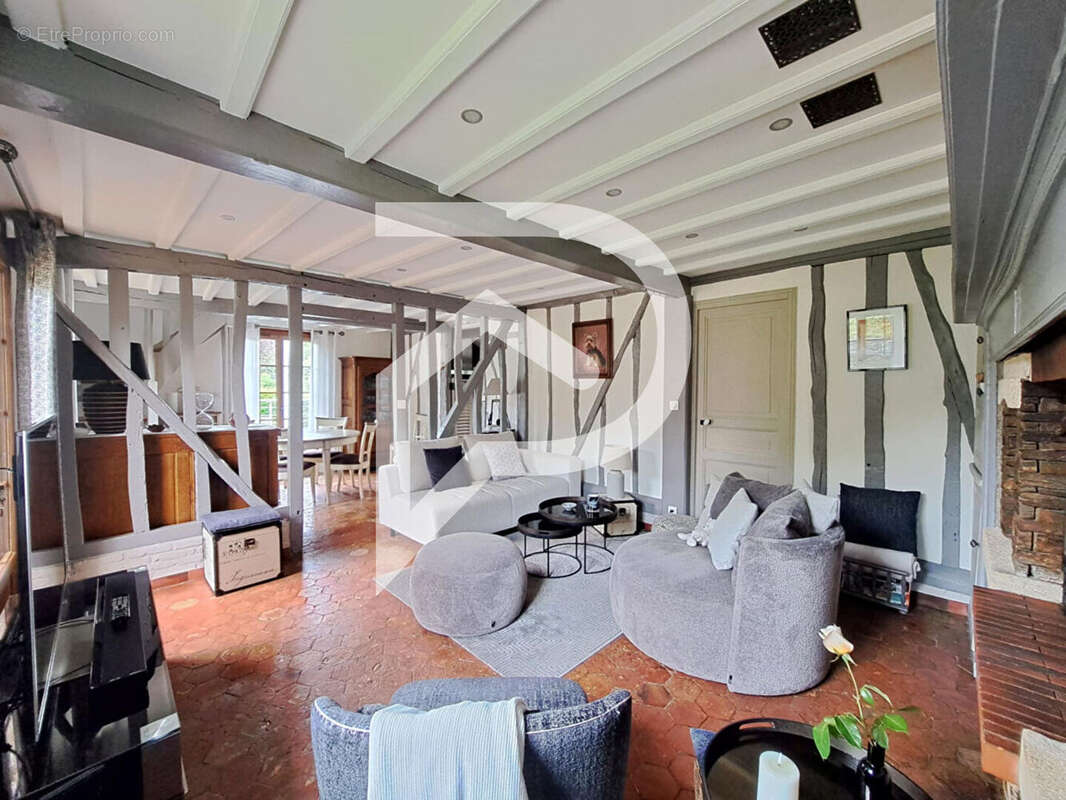 Maison à CREVECOEUR-LE-GRAND