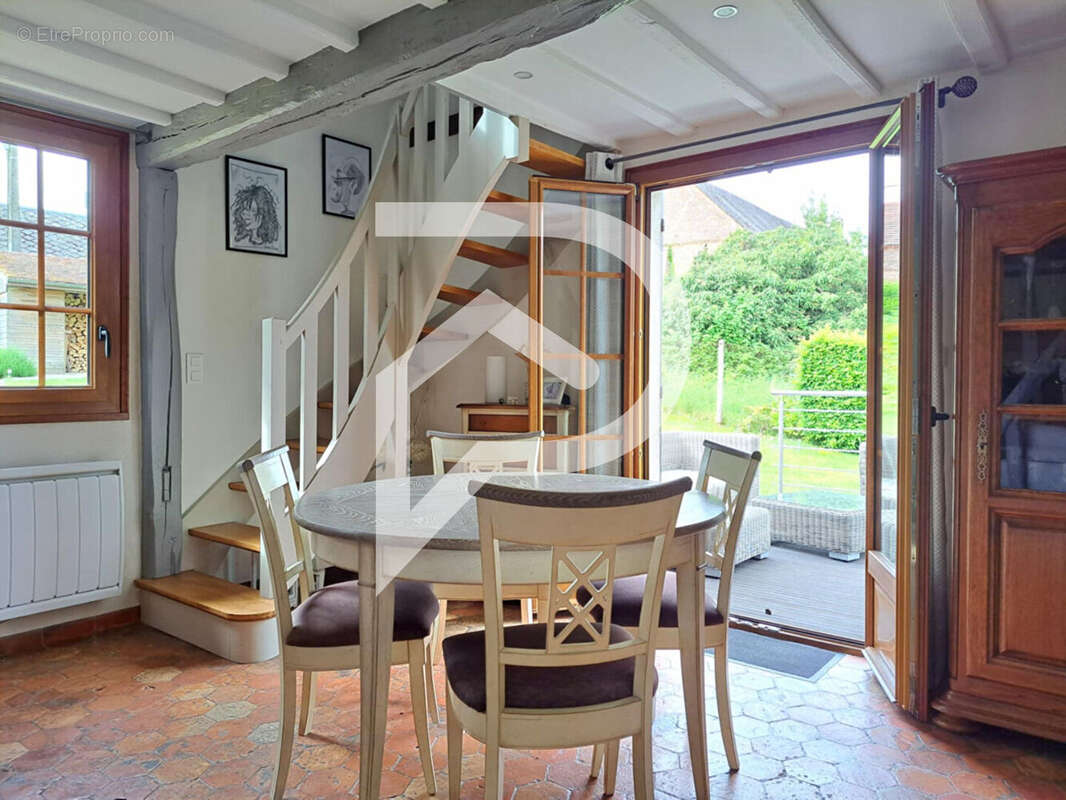 Maison à CREVECOEUR-LE-GRAND