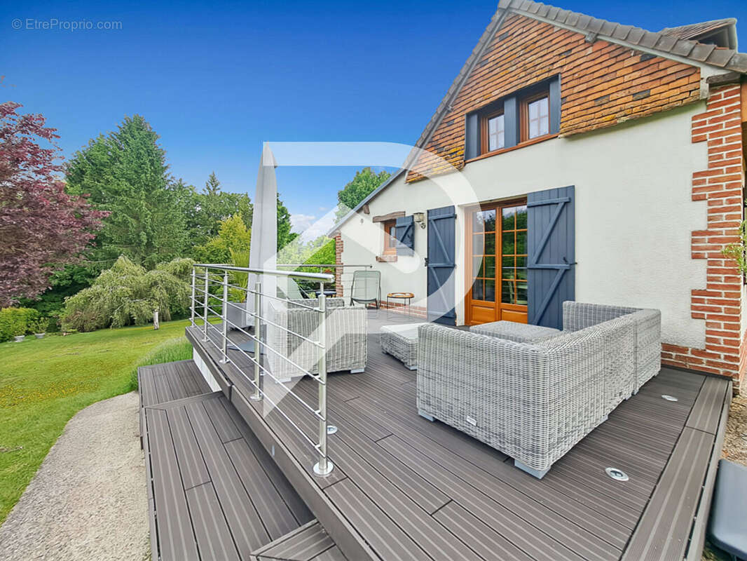 Maison à CREVECOEUR-LE-GRAND