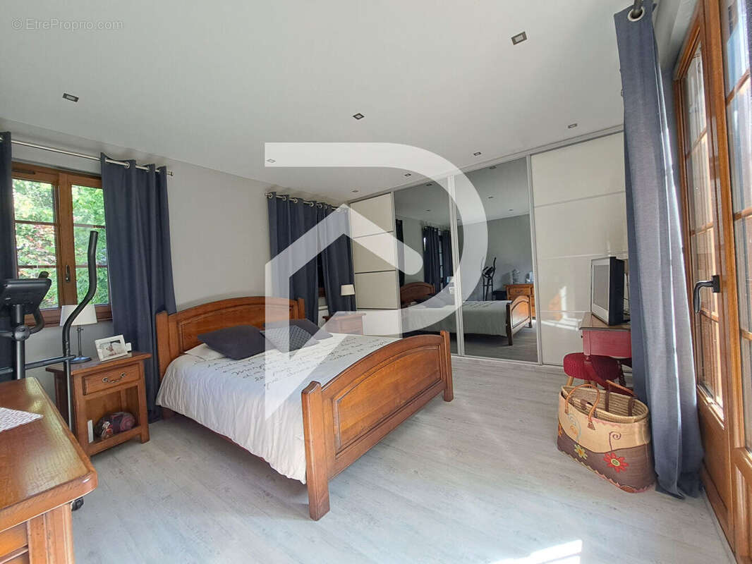 Maison à CREVECOEUR-LE-GRAND