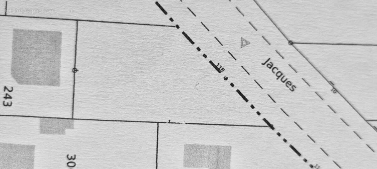 Terrain à VERTAIZON