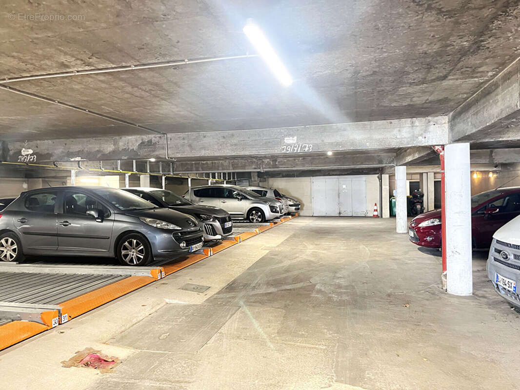 Parking à PARIS-20E