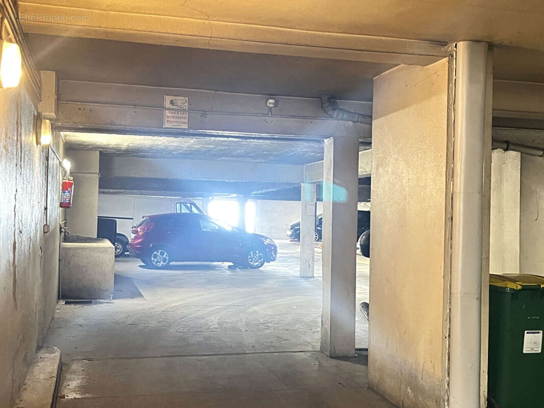Parking à PARIS-20E