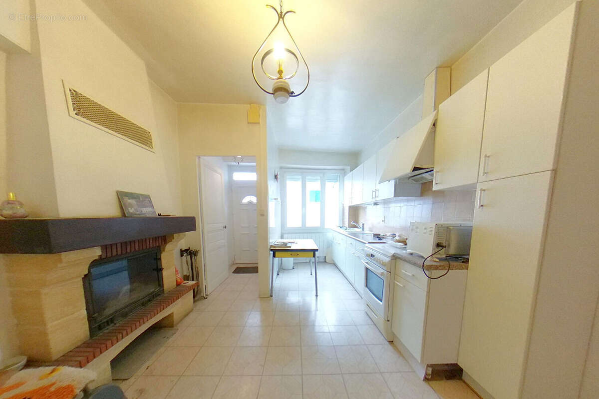 Maison à PUYLAROQUE