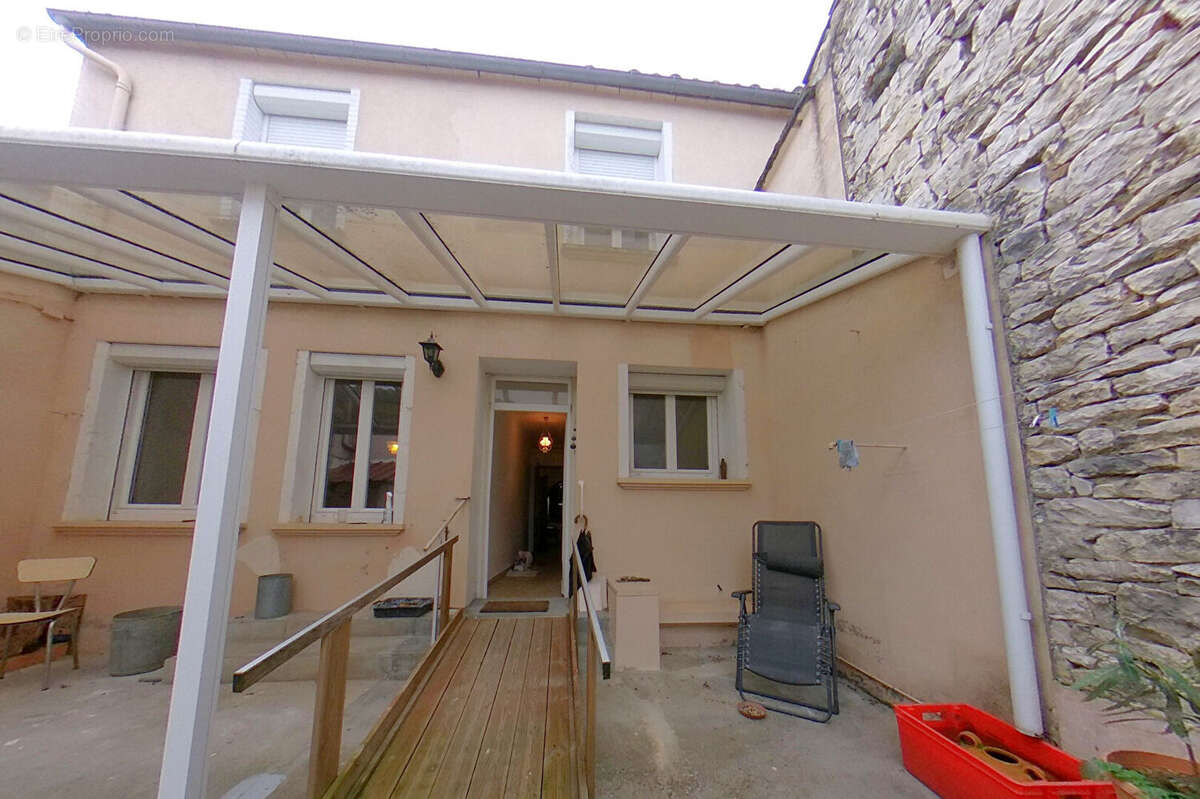 Maison à PUYLAROQUE