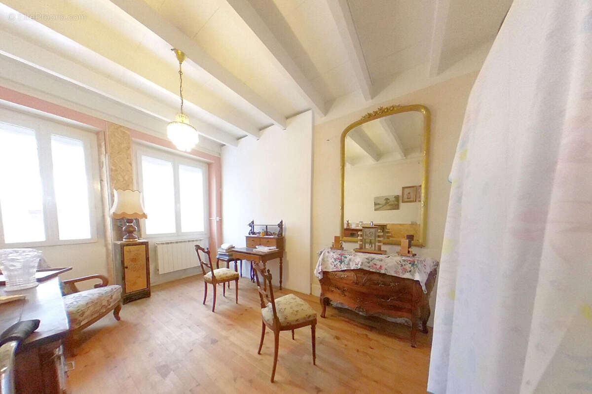 Maison à PUYLAROQUE