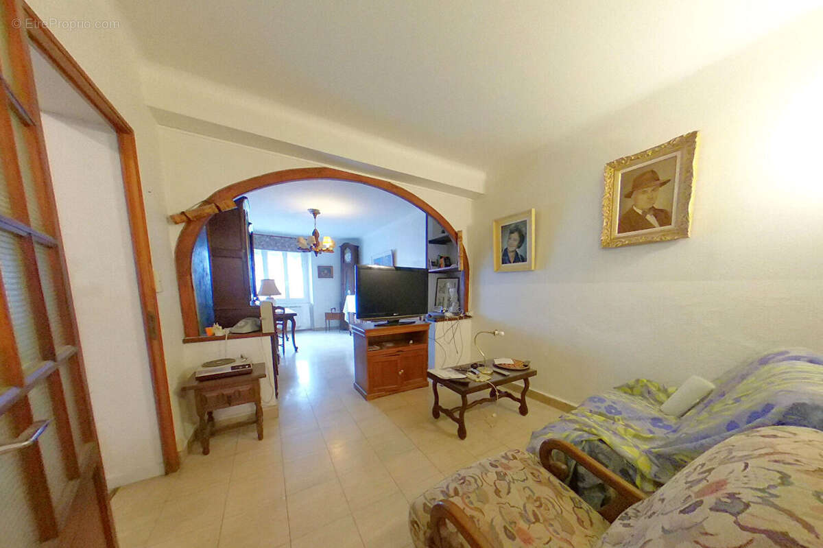 Maison à PUYLAROQUE