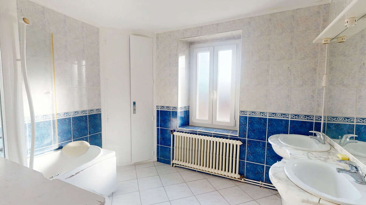 Maison à HAUTEVILLE-LOMPNES