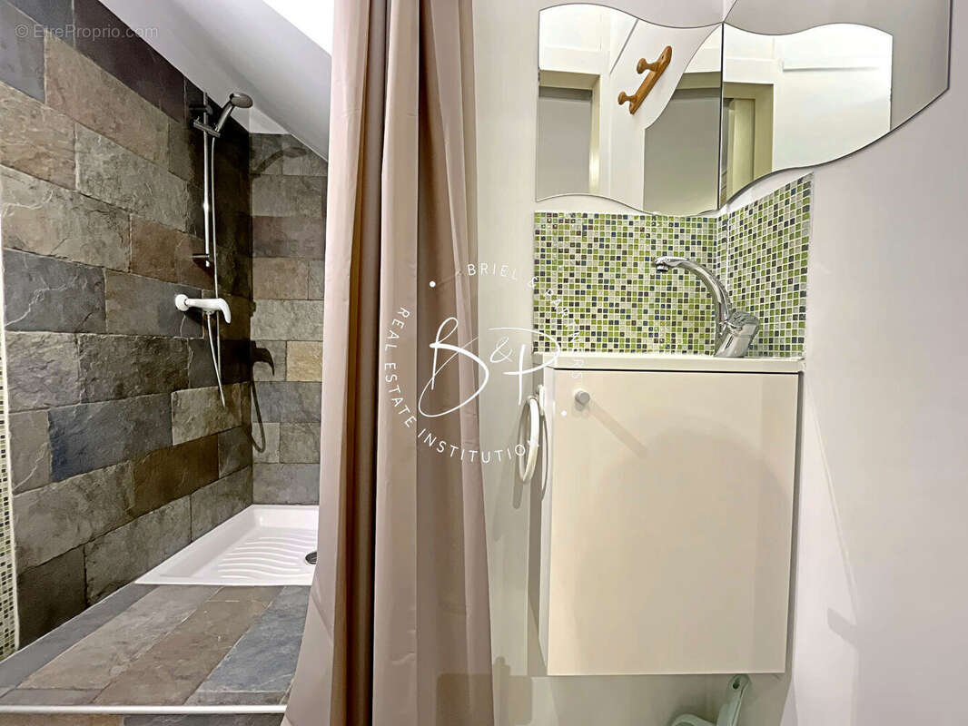 Commerce à SALERNES