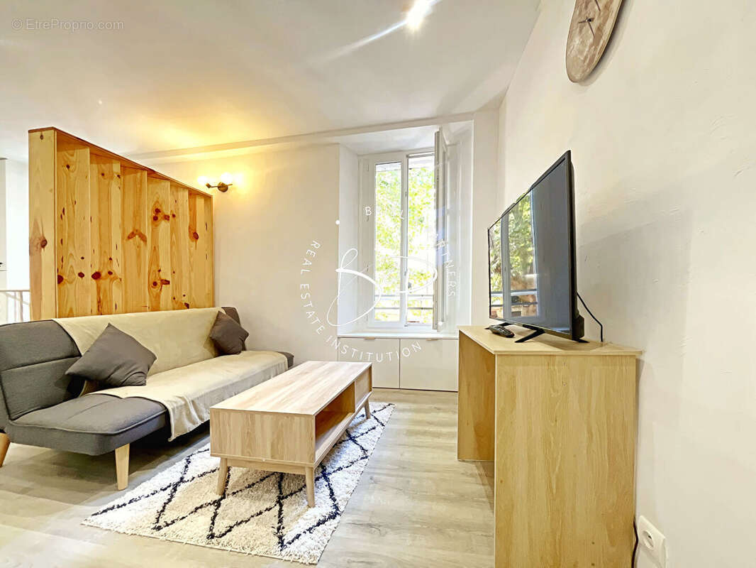 Commerce à SALERNES