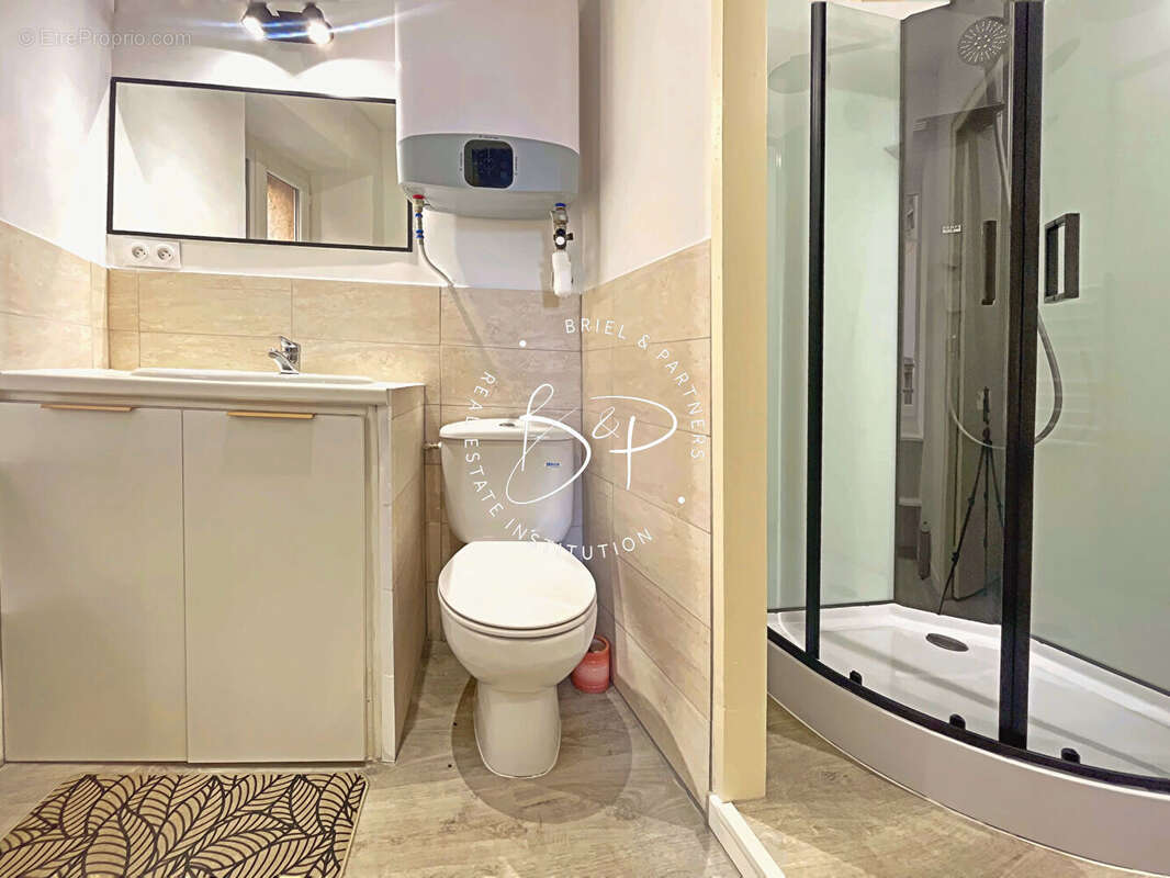 Commerce à SALERNES