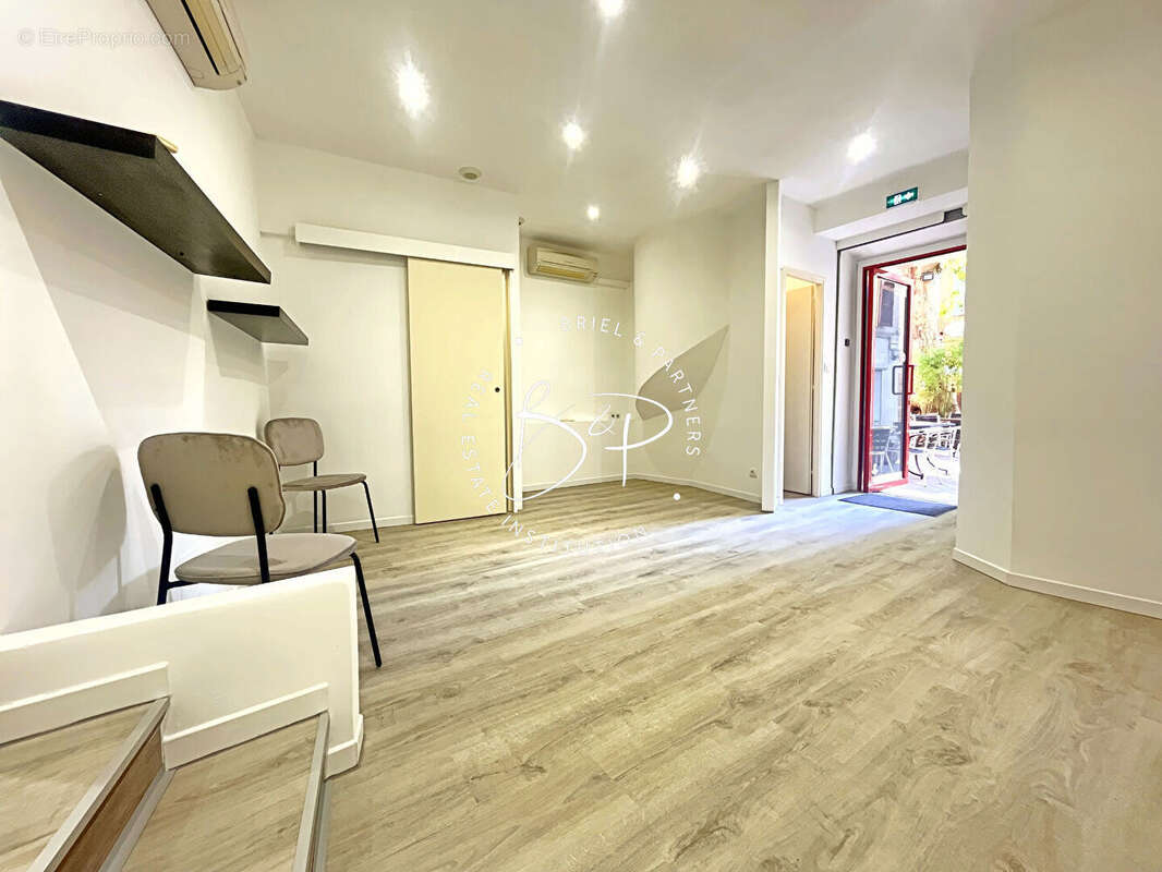 Commerce à SALERNES