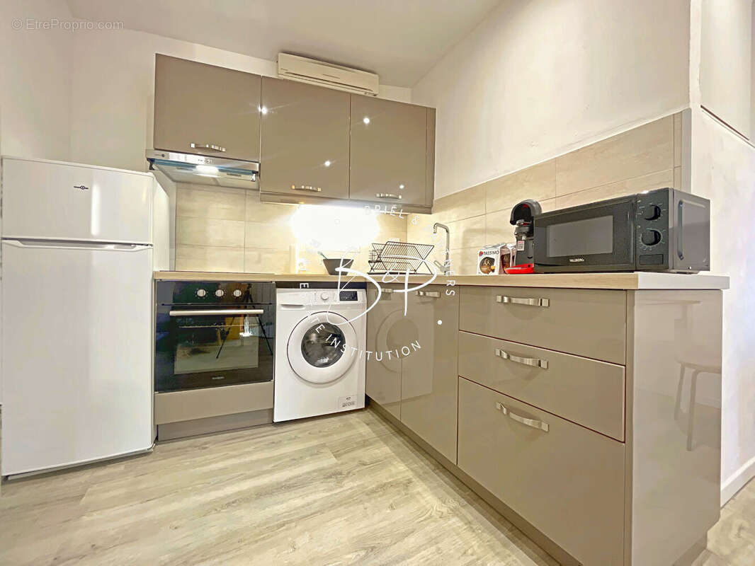 Commerce à SALERNES