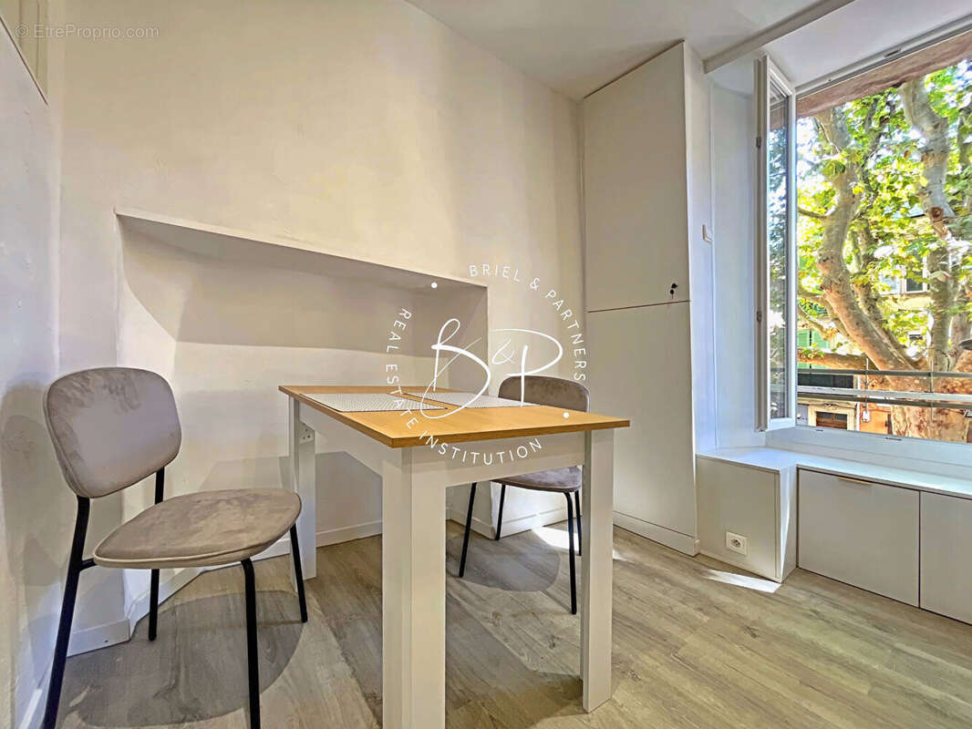 Commerce à SALERNES