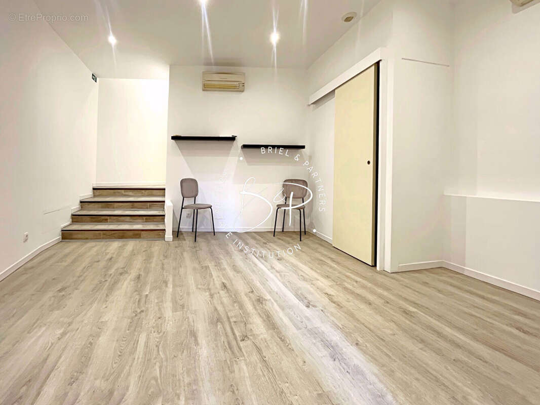 Commerce à SALERNES