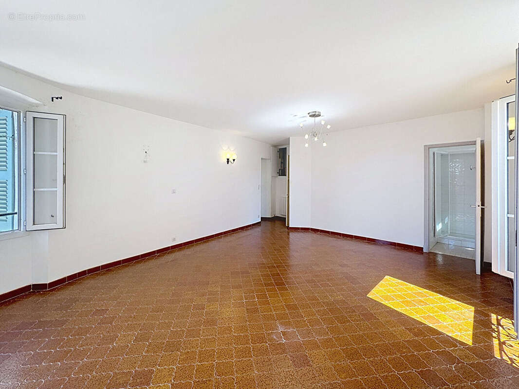 Appartement à ROQUEBRUNE-CAP-MARTIN