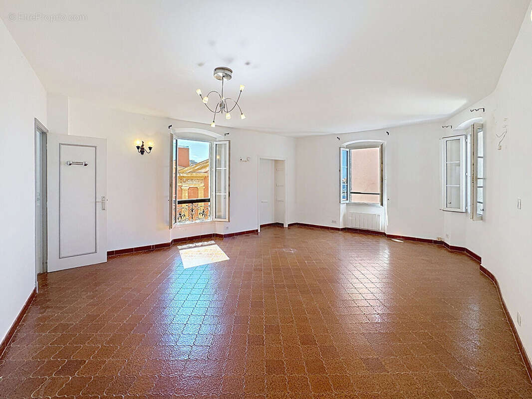 Appartement à ROQUEBRUNE-CAP-MARTIN