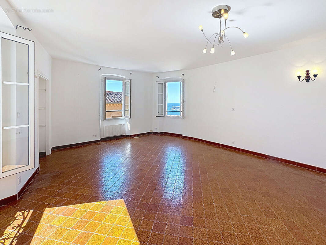 Appartement à ROQUEBRUNE-CAP-MARTIN