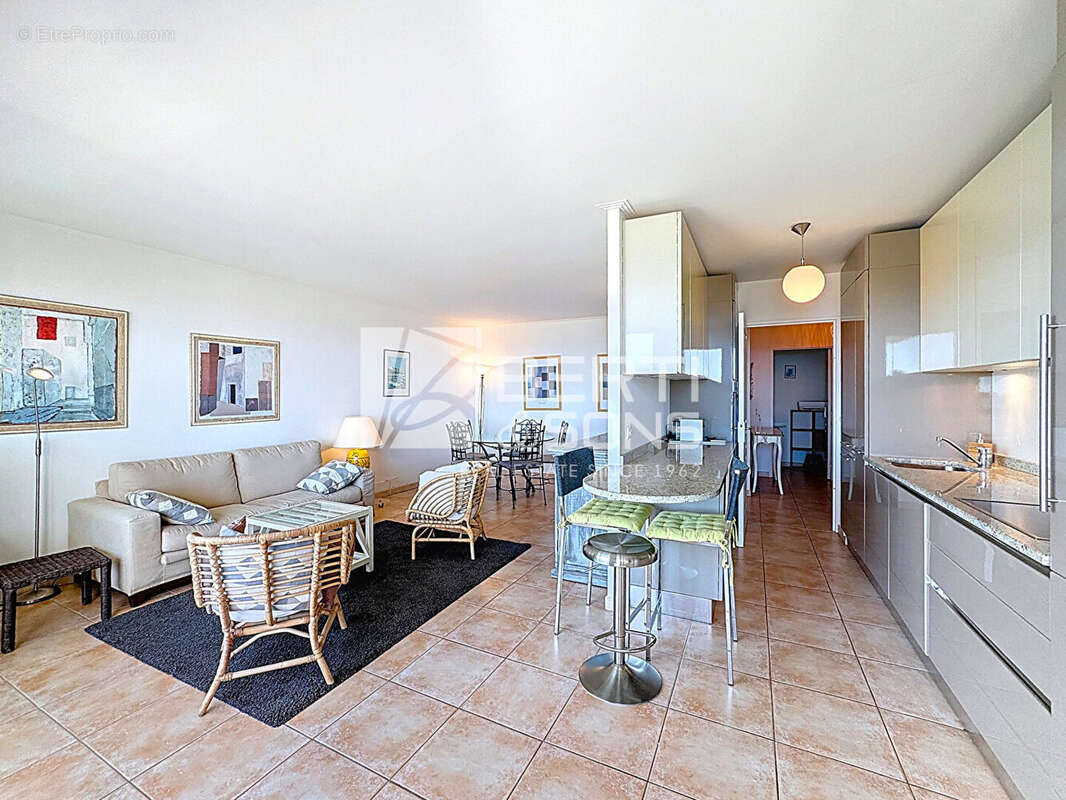 Appartement à MANDELIEU-LA-NAPOULE