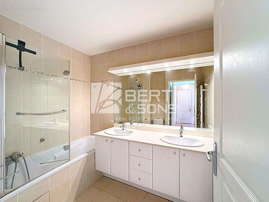 Appartement à MANDELIEU-LA-NAPOULE