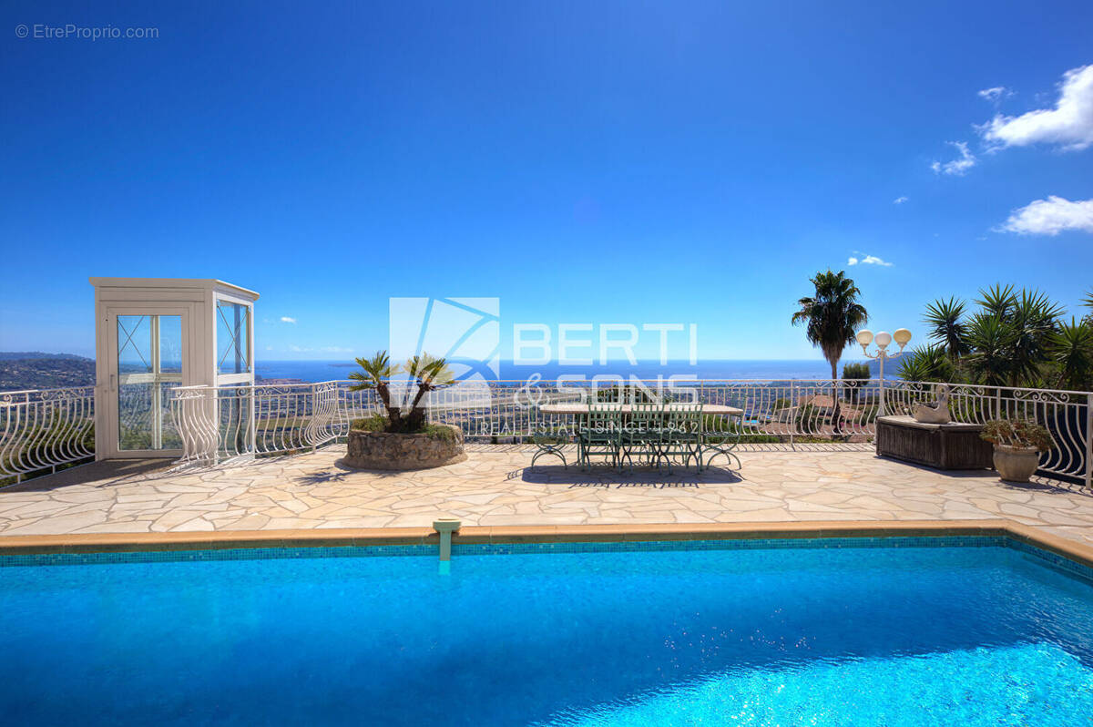 Maison à MANDELIEU-LA-NAPOULE