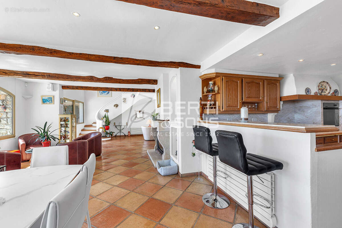 Maison à MANDELIEU-LA-NAPOULE