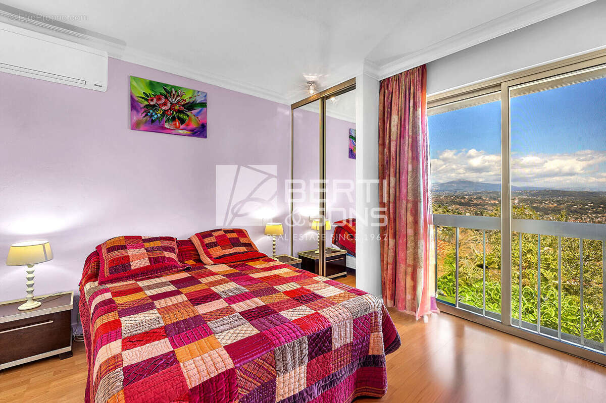 Maison à MANDELIEU-LA-NAPOULE