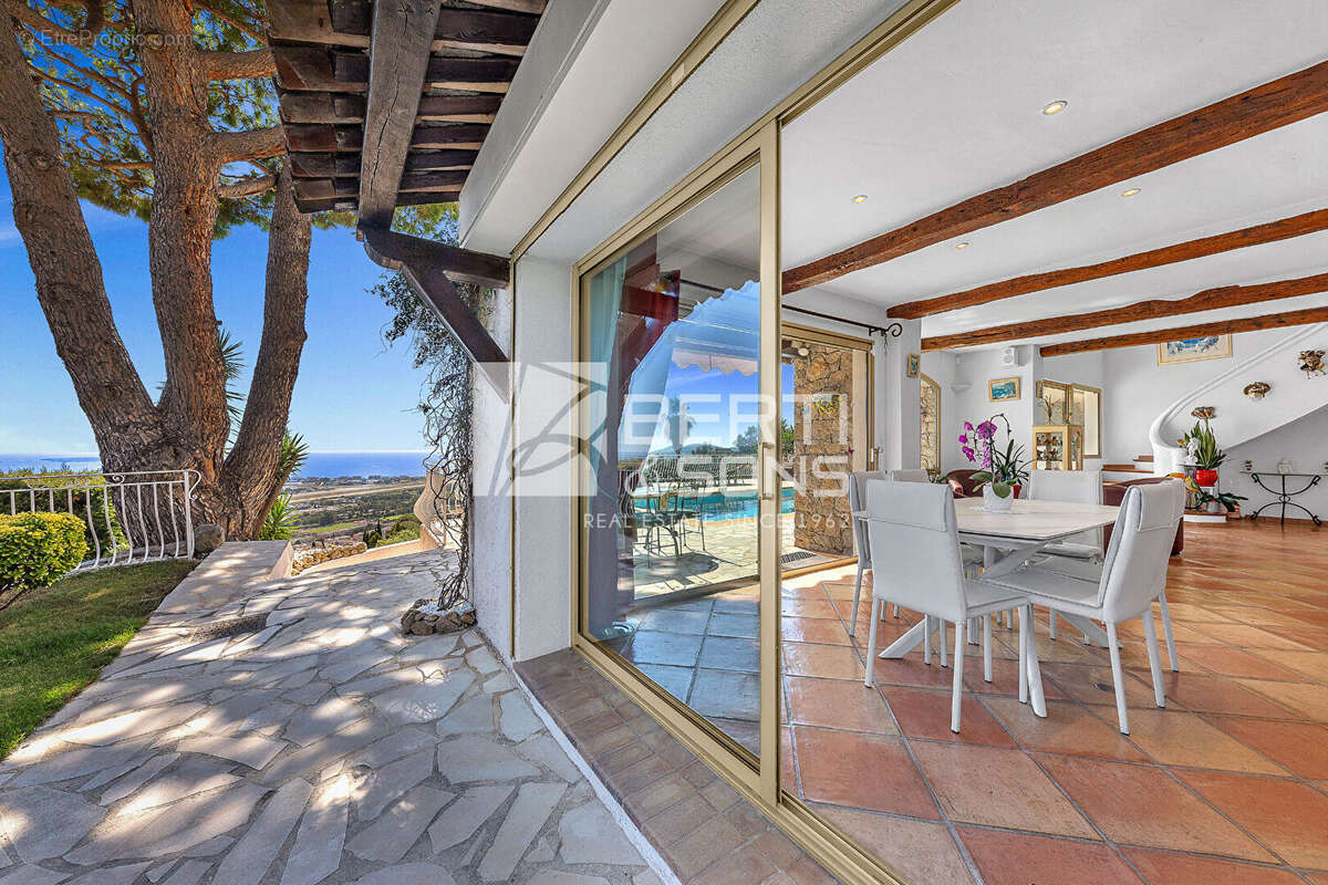 Maison à MANDELIEU-LA-NAPOULE