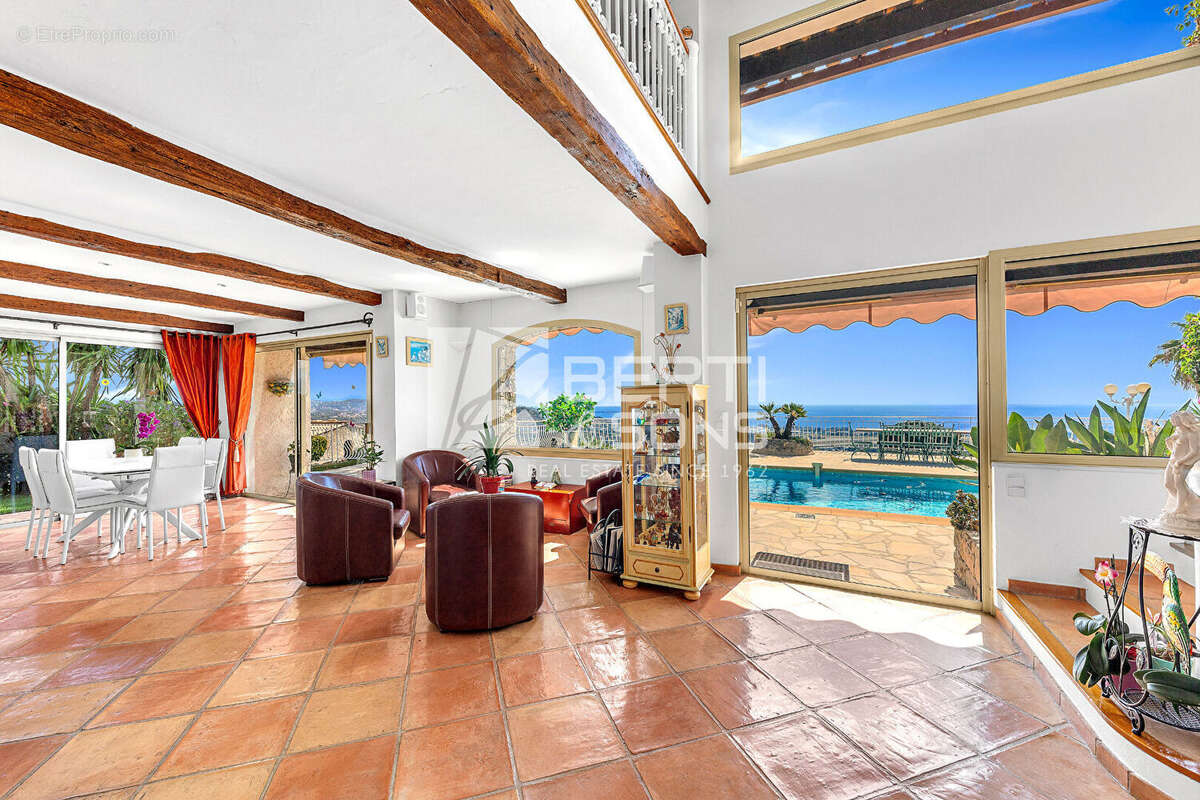 Maison à MANDELIEU-LA-NAPOULE