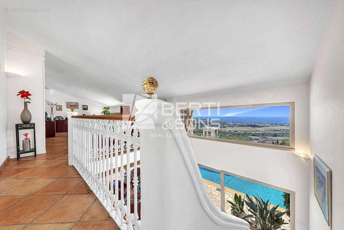 Maison à MANDELIEU-LA-NAPOULE