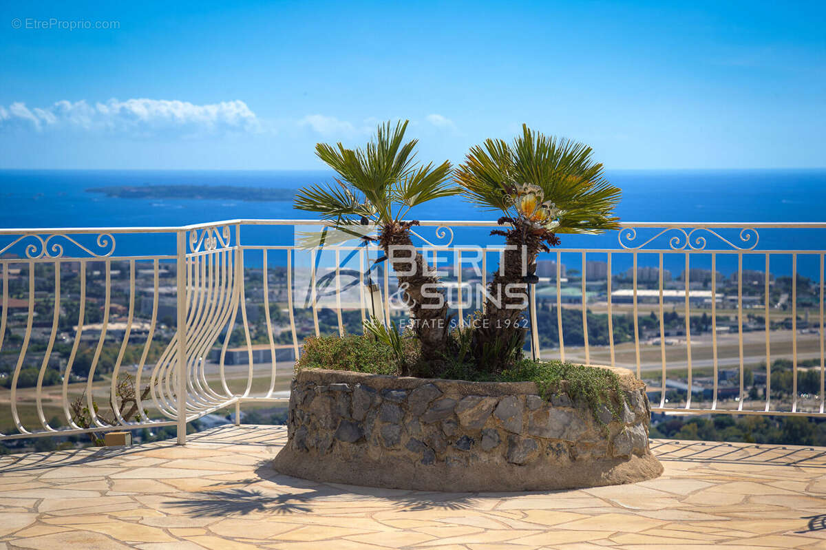 Maison à MANDELIEU-LA-NAPOULE