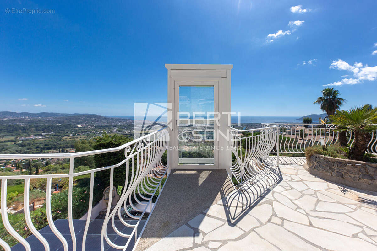 Maison à MANDELIEU-LA-NAPOULE