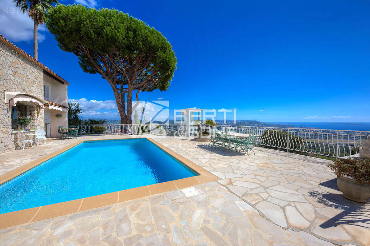 Maison à MANDELIEU-LA-NAPOULE