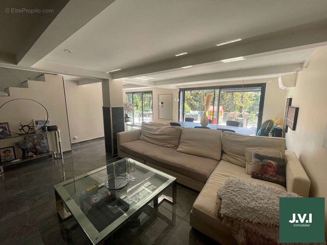 Maison à MONTMORENCY