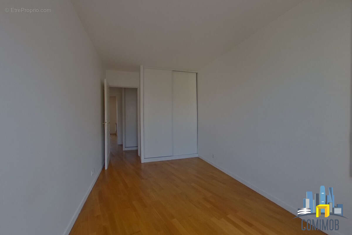 Appartement à COURBEVOIE