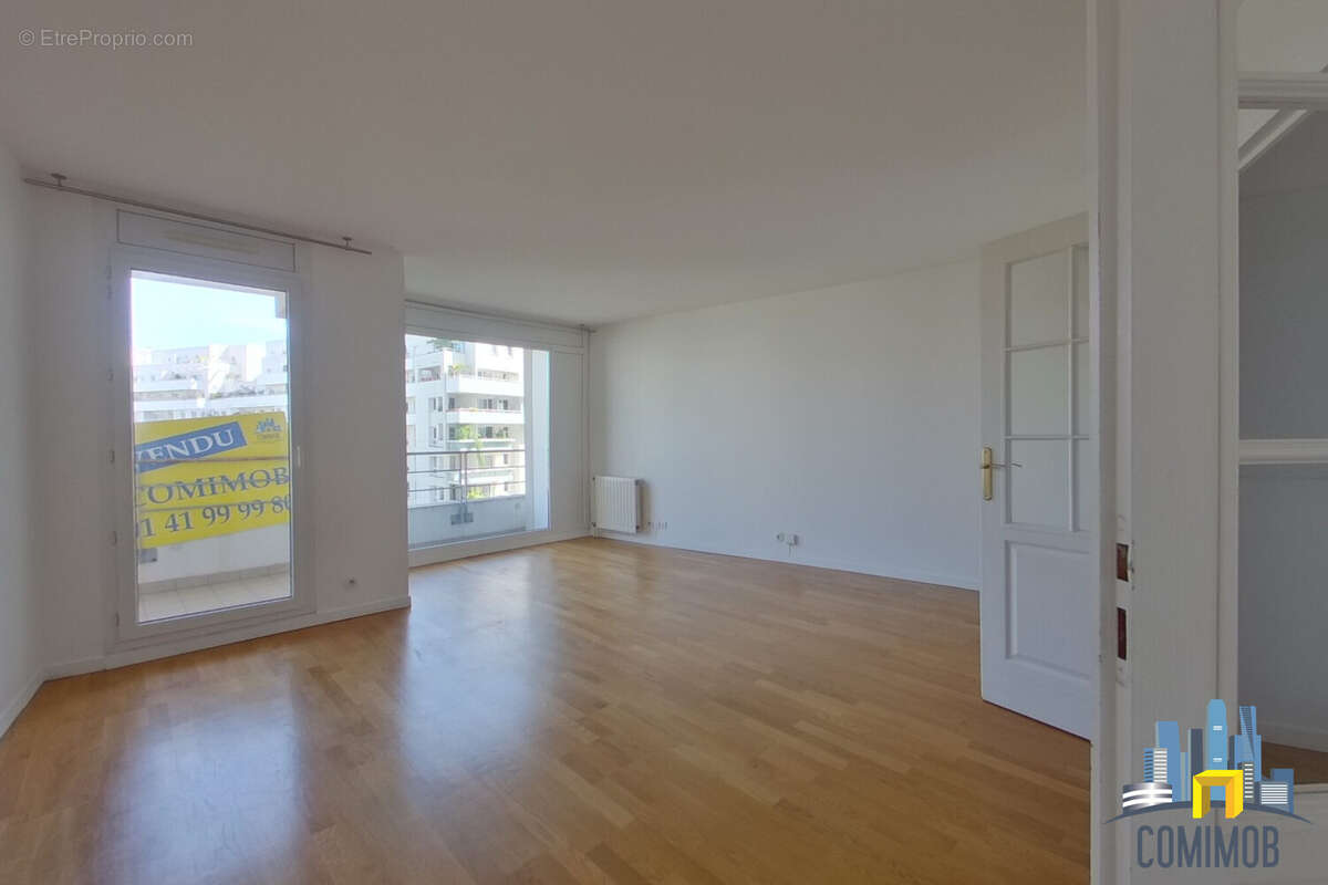 Appartement à COURBEVOIE