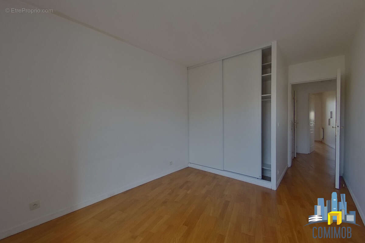 Appartement à COURBEVOIE