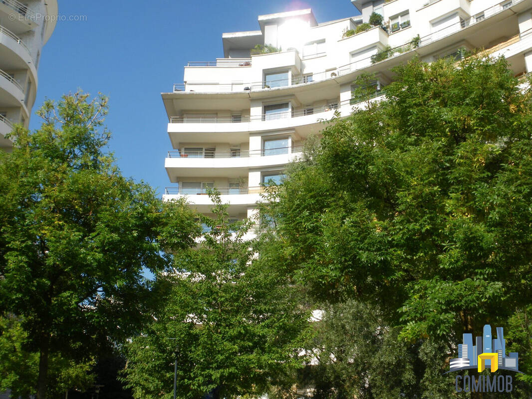 Appartement à COURBEVOIE